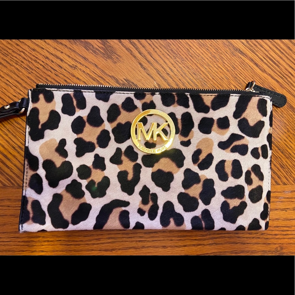 Michael kors wristlet